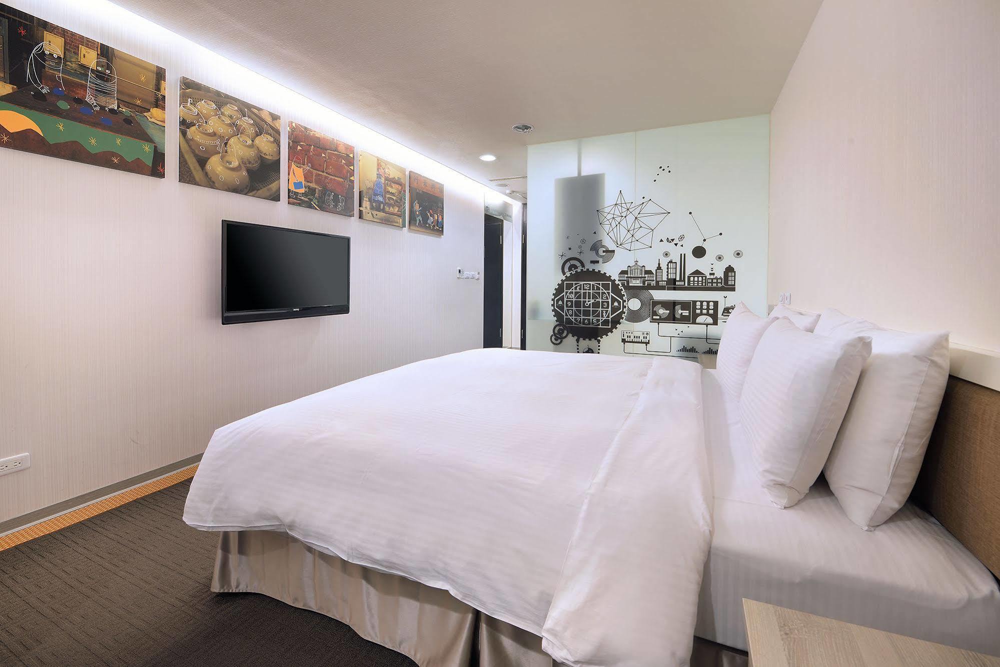 Olah Poshtel - Taichung Station Hotel Exterior photo