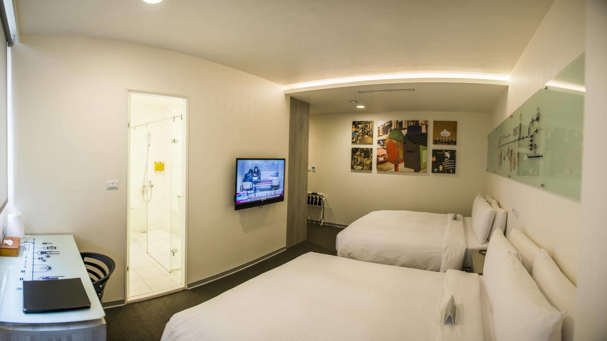 Olah Poshtel - Taichung Station Hotel Exterior photo